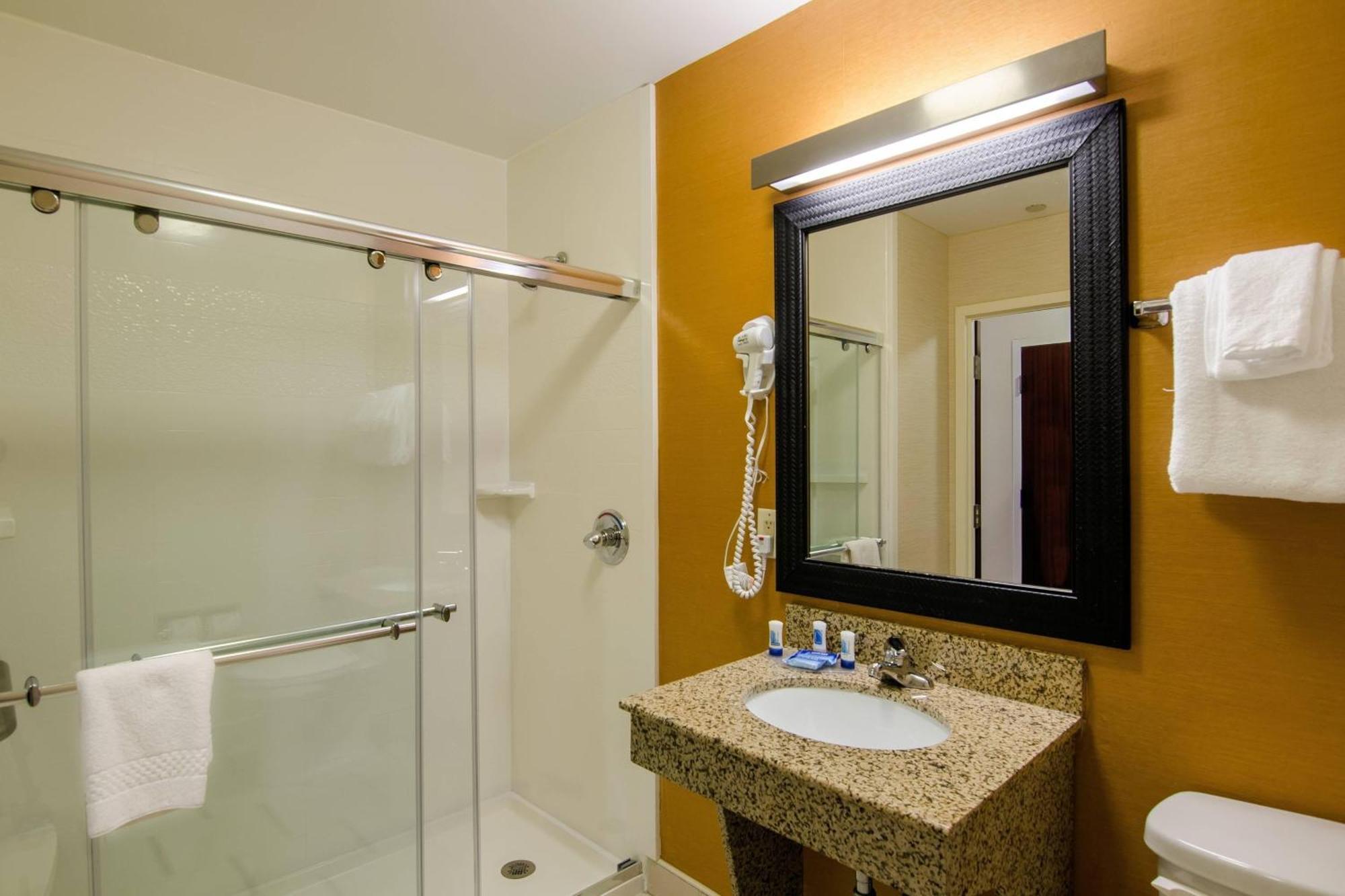 Fairfield Inn And Suites By Marriott Potomac Mills Woodbridge Bagian luar foto